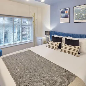 Host & - Tides Apartment Whitby