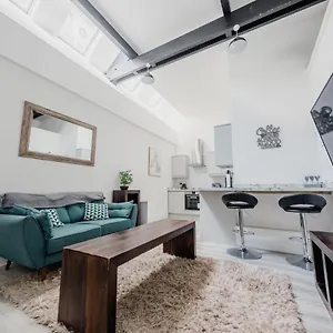 Hullidays-theatre Hideout Apartment Kingston upon Hull