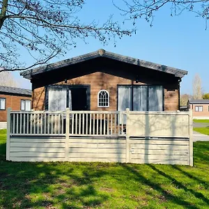 Happy Days With Hot Tub Holiday home York