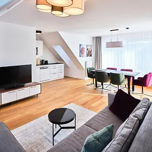Myfavorit - Spacious Next To Puplic Transport U1 Direct Connection To Citycenter וינה