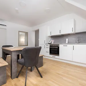 Next To Schoenbrunnpalace Close To Public Transport - Myschoenbrunn Appartement