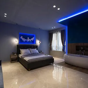 https://angel-deluxe-apartments-suites.hotelschalkidiki.net
